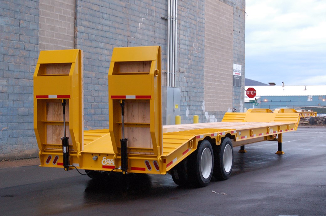 Optional hydraulic ramps make loading and unloading easy